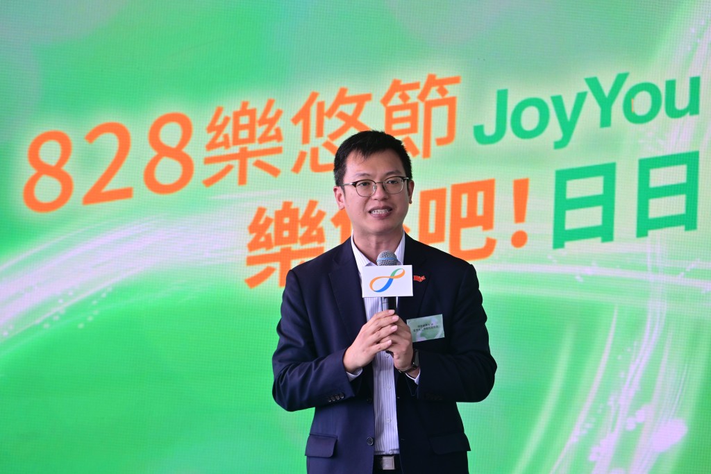 勞工及福利局副局長何啟明 勞工及福利局副局長何啟明