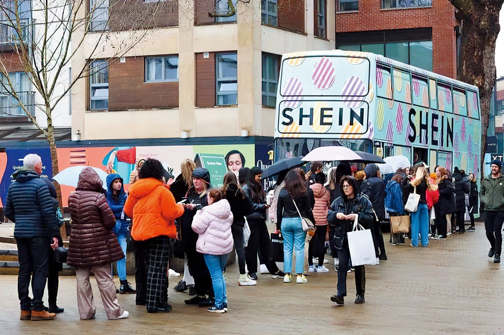 希音近年開始設立實體舖,結合線上線下銷售。 希音近年開始設立實體舖,結合線上線下銷售。