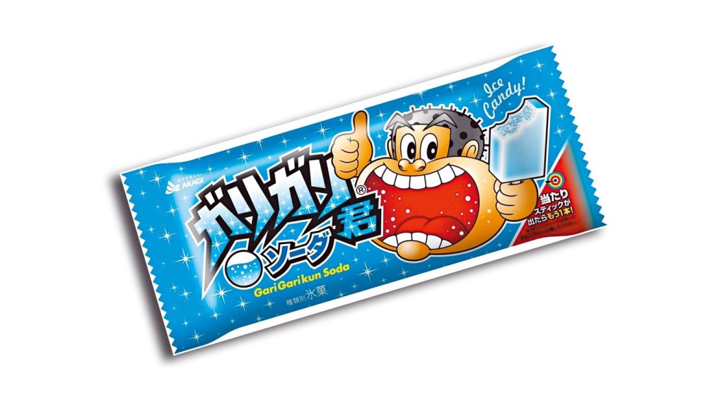 嘎哩嘎哩君售價便宜,每支約四點一港元,是夏天的平價消暑冰品,深受日本大人和小孩歡迎。 嘎哩嘎哩君售價便宜,每支約四點一港元,是夏天的平價消暑冰品,深受日本大人和小孩歡迎。