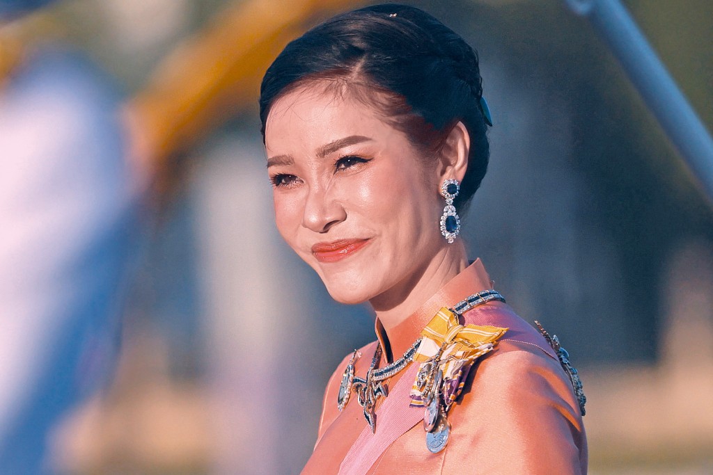 貴妃詩妮娜雖然被泰皇寵愛，但至仍無子嗣。