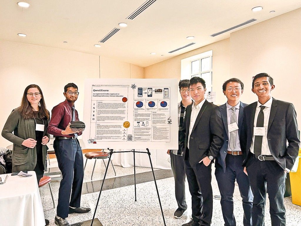 於德悅（右三）在大學時開創網絡教學平台 Quest2Learn，研究如何將虛擬實境（VR）及 擴增實境（AR）技術應用在教學上。