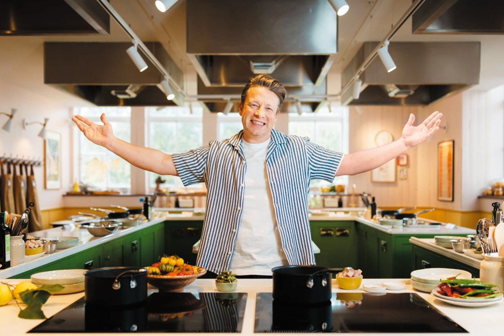 Jimmy Oliver的餐廳品牌「Jamie's Italian」於〇八年開業,最終在一九年正式宣布破產。 Jimmy Oliver的餐廳品牌「Jamie's Italian」於〇八年開業,最終在一九年正式宣布破產。