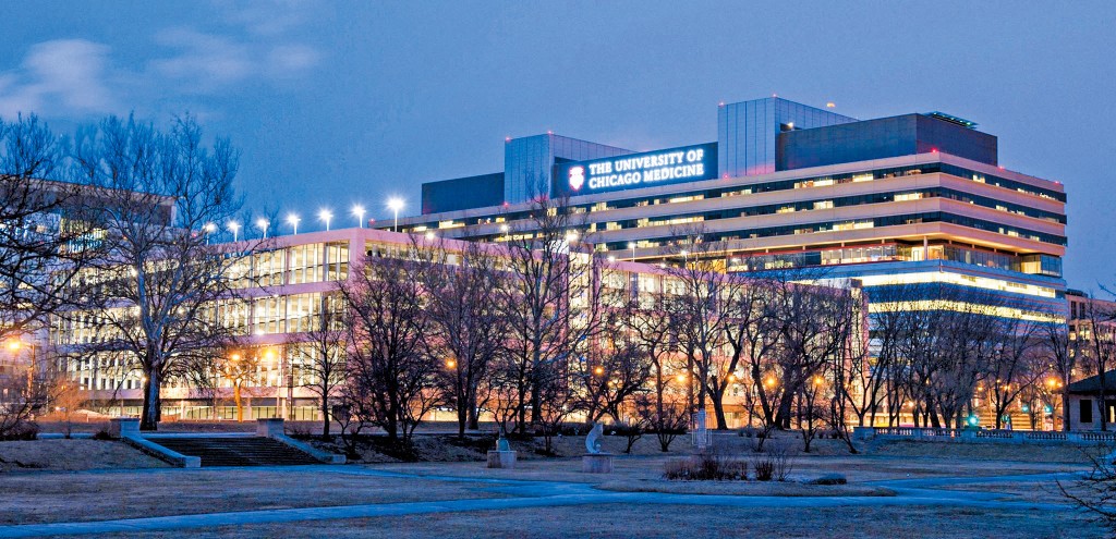 芝加哥大學醫學中心替外籍病人做器官移植手術,估計費用約為一百九十萬美元。 芝加哥大學醫學中心替外籍病人做器官移植手術,估計費用約為一百九十萬美元。