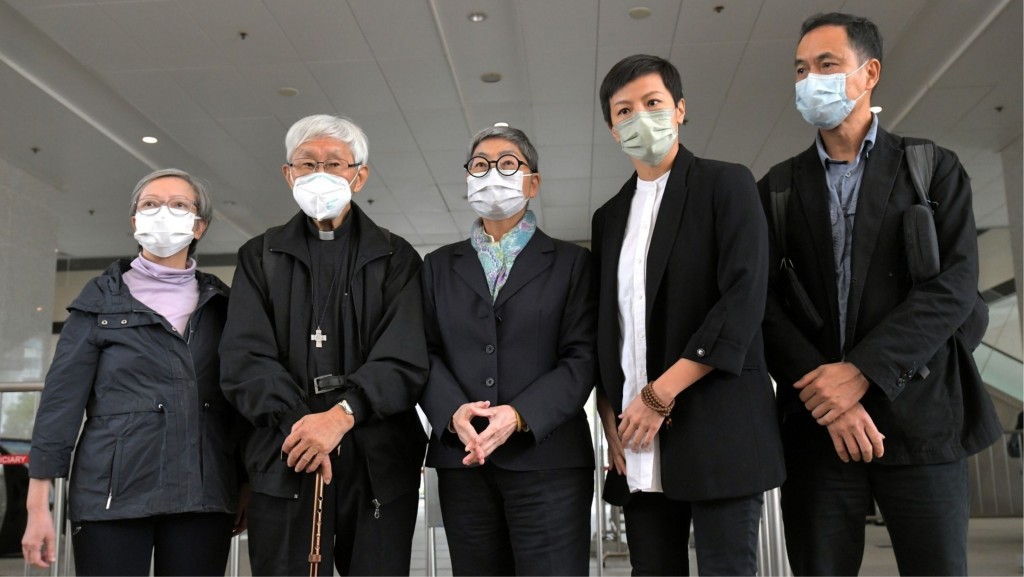 左起何秀蘭、陳日君、吳靄儀、何韻詩、許寶強5人提出上訴。  