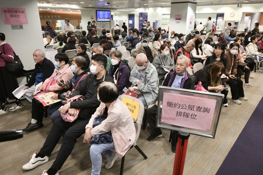 今期簡約公屋合共提供約8,820個單位，預計今年第二季起陸續入伙。