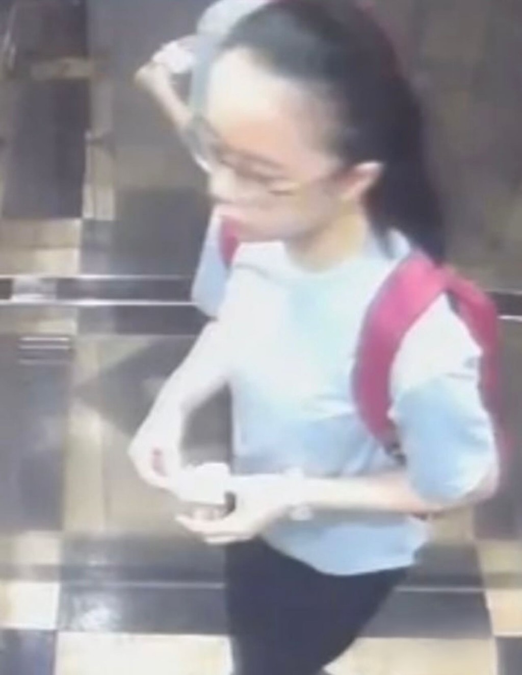 18歲少女郭靄筠(Daisy)於7月14日下午在樂富商場最後露面後便告失蹤 18歲少女郭靄筠(Daisy)於7月14日下午在樂富商場最後露面後便告失蹤