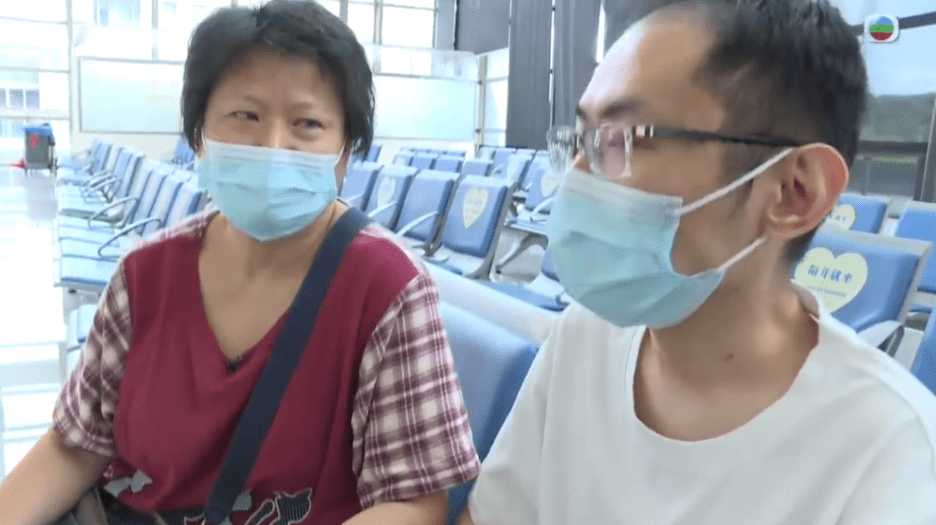 黎母擔心退休金用完後便無錢買藥。