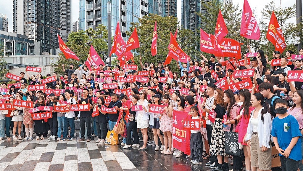 內地不同省市的「杰粉」組團來港觀看周杰倫演唱會。 內地不同省市的「杰粉」組團來港觀看周杰倫演唱會。