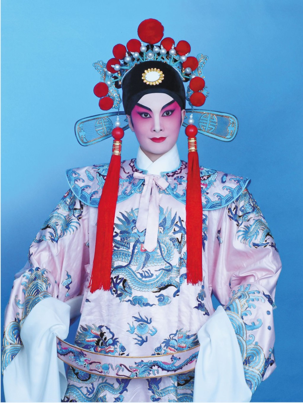 陳家愉說話聲線低沉，起初以為自己唱男角平喉，到後來才發現更適合唱女角的子喉。