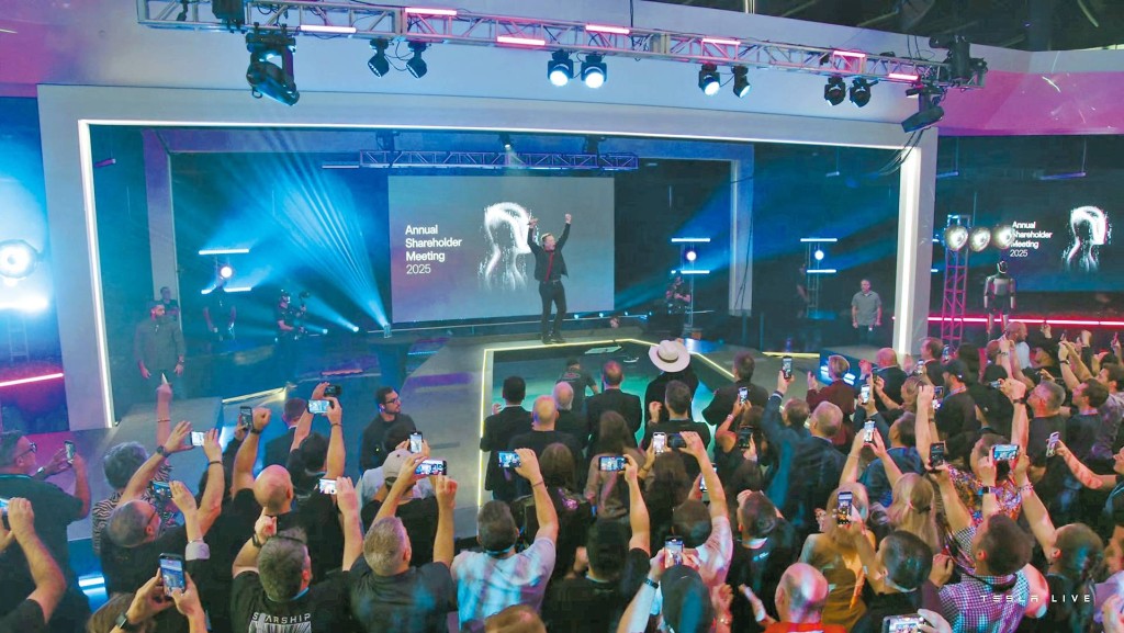 特斯拉股東大會上周四舉行，結果超過七成半有份投票的股東贊成給予馬斯克的天價薪酬方案。