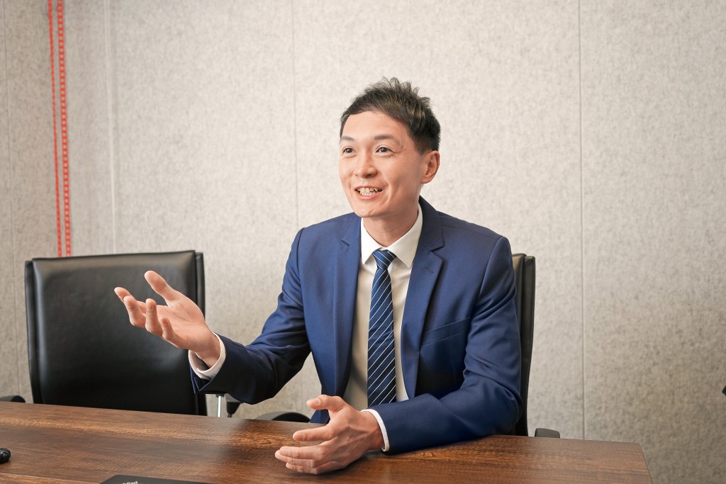 大華繼顯(香港)研究部策略師楊韻建議投資者現時不宜高追滙控,可趁回調至九十元左右才吸納。 大華繼顯(香港)研究部策略師楊韻建議投資者現時不宜高追滙控,可趁回調至九十元左右才吸納。