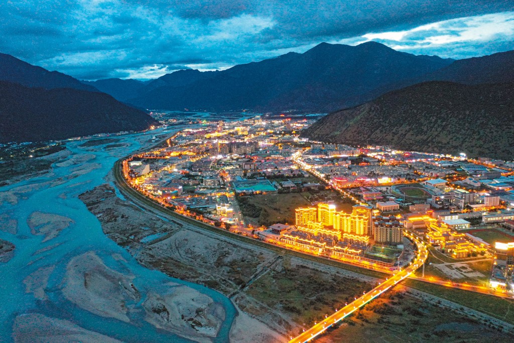 雅魯藏布江水壩電站落成後，不但滿足西藏需求，還供電周邊省份甚至華中地區。