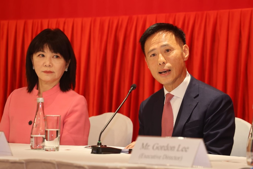 信置執行董事田兆源表示,未來一年集團將推出3個新盤,涉及共3756個單位。 信置執行董事田兆源表示,未來一年集團將推出3個新盤,涉及共3756個單位。