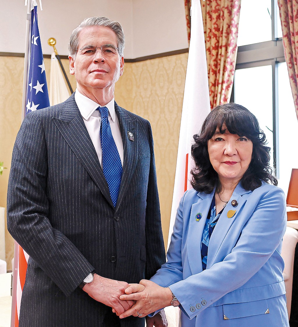 日本財務大臣片山皋月與美國財長貝森特通話後保持低調,意味下一波打擊投機者的行動可能毫無預警。 日本財務大臣片山皋月與美國財長貝森特通話後保持低調,意味下一波打擊投機者的行動可能毫無預警。