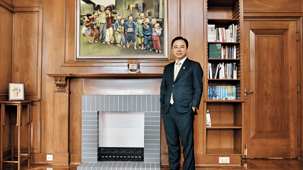 張翔2018年接任香港大學校長,成為港大首位非本地出生校長。任內,港大近年國際排名亦持續提升。 張翔2018年接任香港大學校長,成為港大首位非本地出生校長。任內,港大近年國際排名亦持續提升。