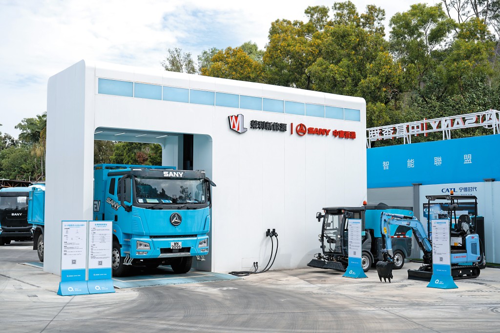 流動充電車將落地香港，灰色裝置內配備電池及充電槍，使用時拔出槍線，接駁至充電車輛即可。