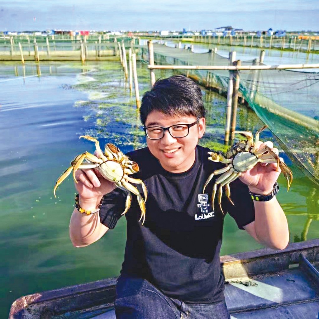 聯豐食品有限公司第三代傳人林一亭每年都會到蘇州親自挑選湖蟹。