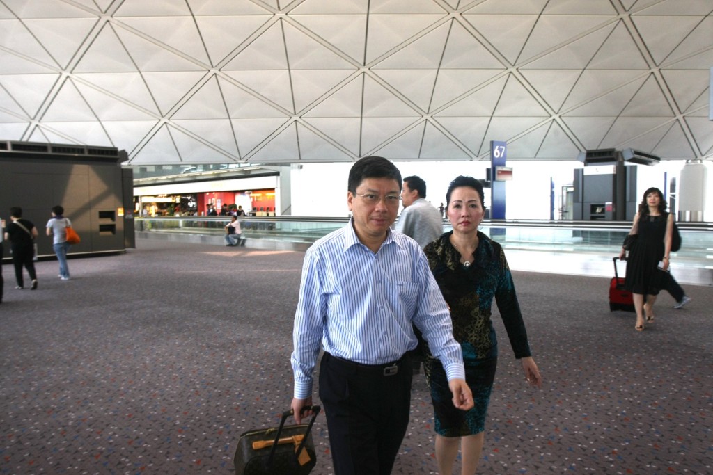 本刊早年獨家追擊拍攝「越南朱」朱立基和太太張美蘭的真面目。 本刊早年獨家追擊拍攝「越南朱」朱立基和太太張美蘭的真面目。