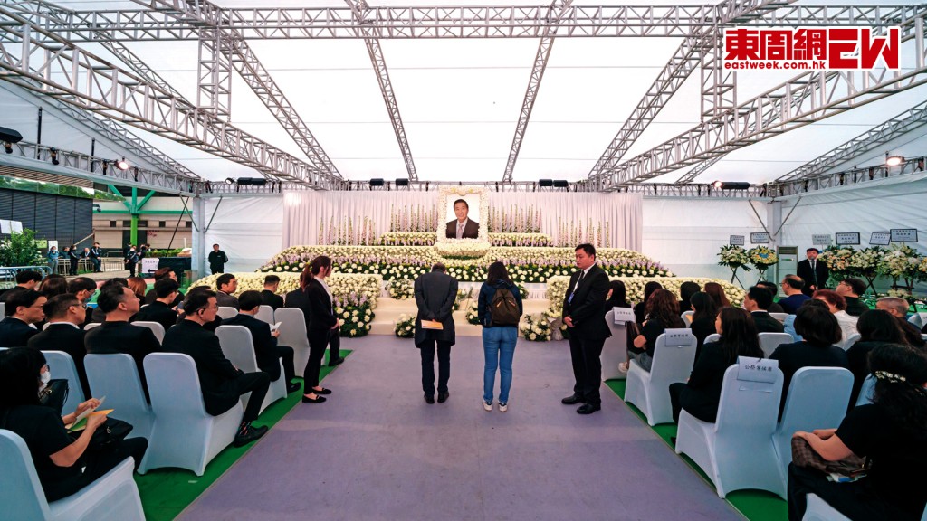 恒基兆業地產集團創辦人李兆基的喪禮特設團體公祭,並於本周一以佛教儀式舉行大殮,再擇日扶柩送返順德大良安葬。