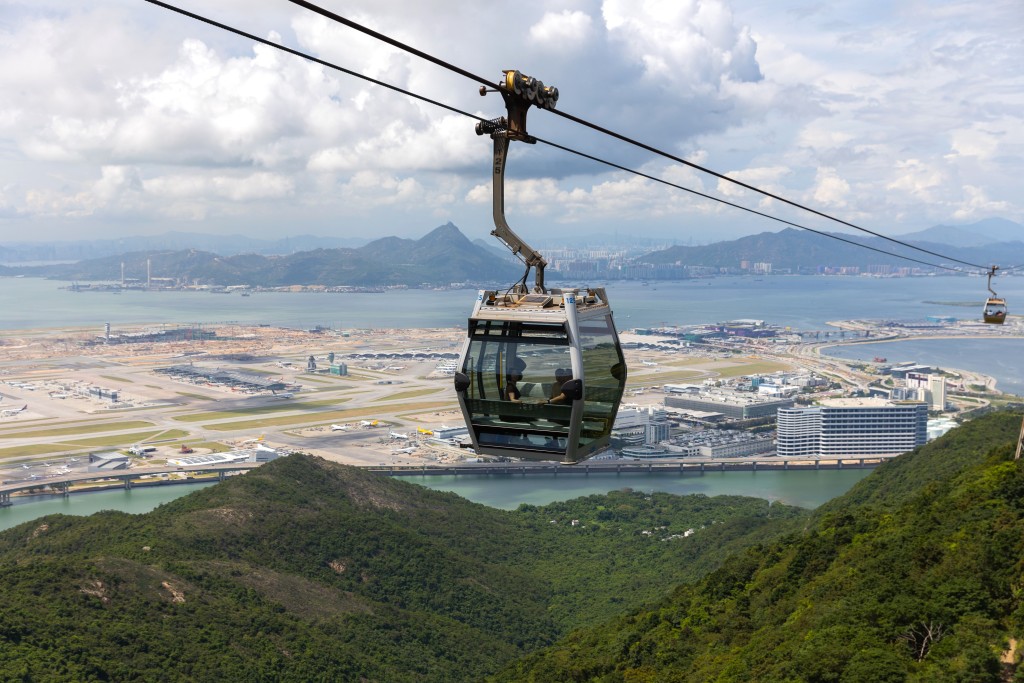 昂砰360乘客客來自不同地區,佔比重最多的為短途地區市場37%、其次為中國內地29%,本地20%及長途地區市場14%。 昂砰360乘客客來自不同地區,佔比重最多的為短途地區市場37%、其次為中國內地29%,本地20%及長途地區市場14%。