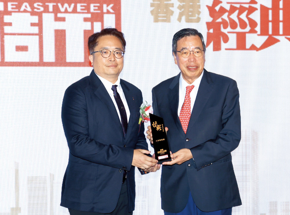 獲得「殿堂級品牌」獎項的大家樂集團，由總經理（香港快餐）盧國輝上台接受獎項，表示集團將繼續提升品質及體驗，回饋大家的肯定。