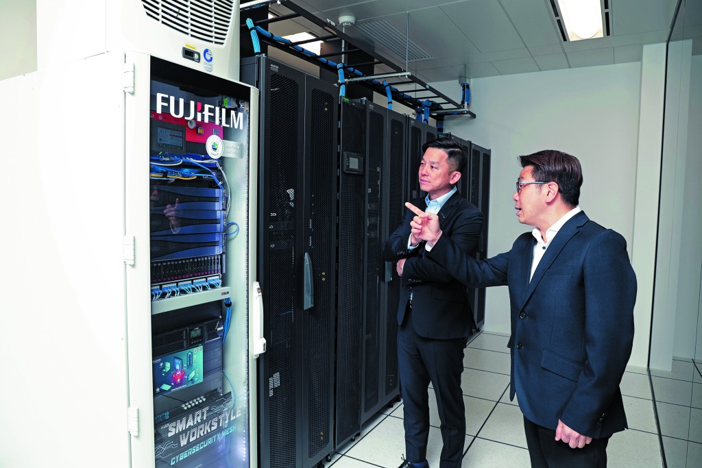 辦公室設有大型伺服器， 助集團提供網絡安全管理服務等全方位服務。