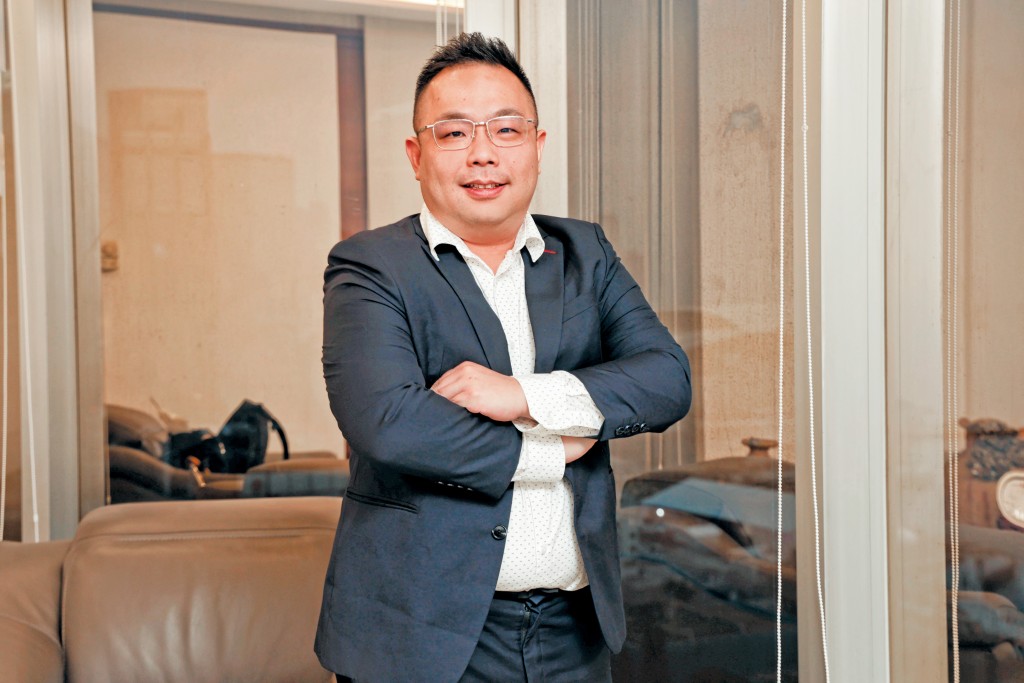 獨立股評人鄒家華提醒散戶,市盈率達八十倍以上已經是嚴重警號。 獨立股評人鄒家華提醒散戶,市盈率達八十倍以上已經是嚴重警號。