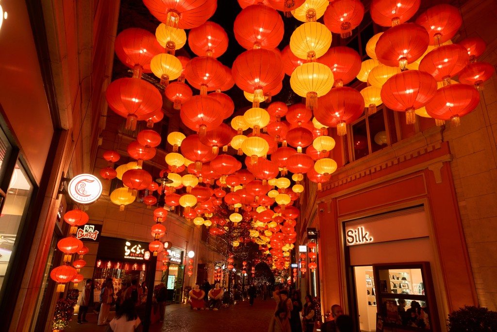 利東街「燈海桃林賀新歲」