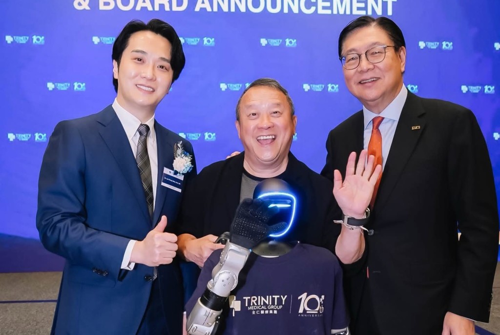 馬時亨「老表」、TVB前總經理曾志偉(中)現身慶典「撐場」。 馬時亨「老表」、TVB前總經理曾志偉(中)現身慶典「撐場」。