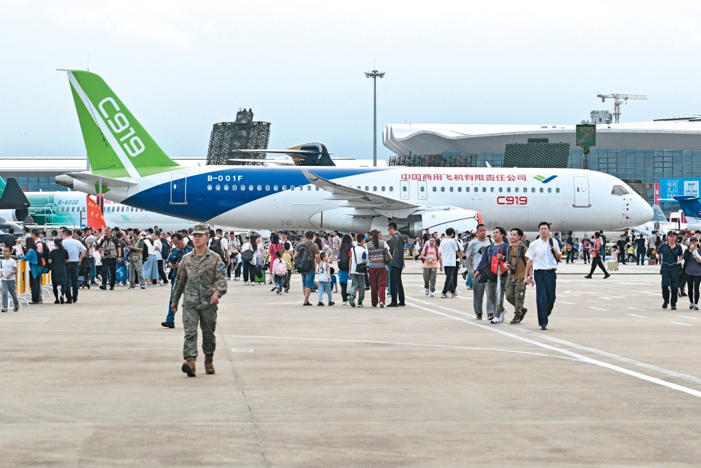 中國商飛的C919飛機成功投入市場,亦對波音形成威脅。 中國商飛的C919飛機成功投入市場,亦對波音形成威脅。