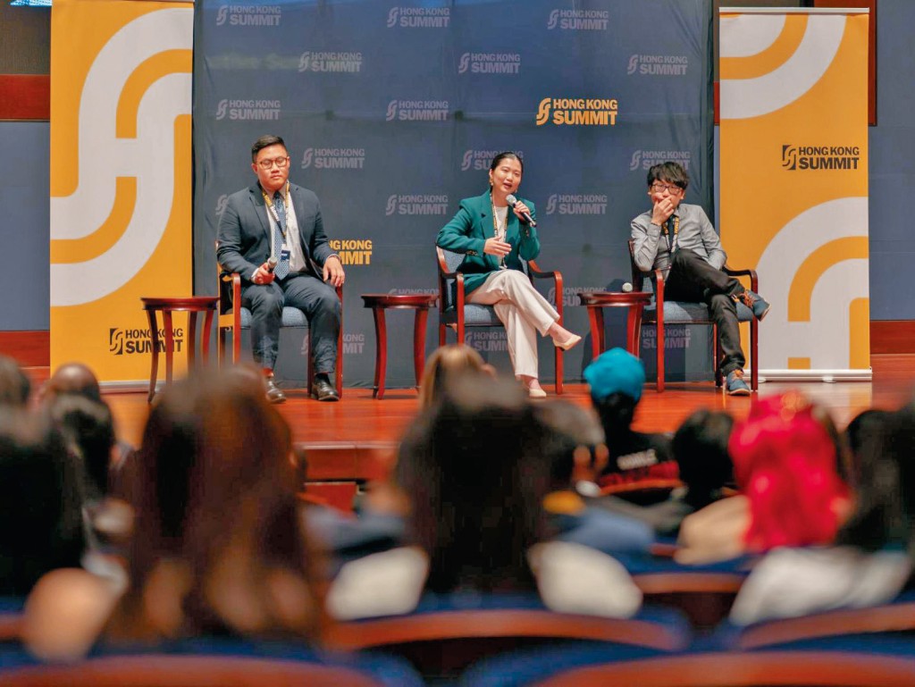 「指明潛逃者」郭鳳儀在過去六年，不斷以反華組織執行總監的身份，多次會見外國政客和舉行論壇，以求對中港進行經濟制裁。