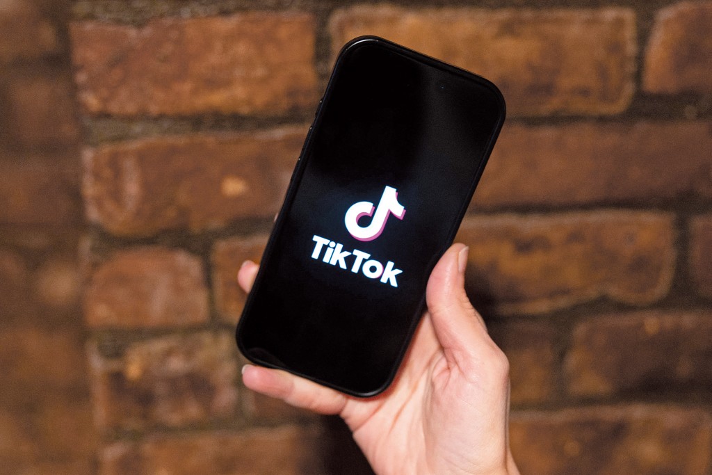 美國司法部認定TikTok對聯邦僱員安全可用後,官員紛紛開設帳戶。 美國司法部認定TikTok對聯邦僱員安全可用後,官員紛紛開設帳戶。