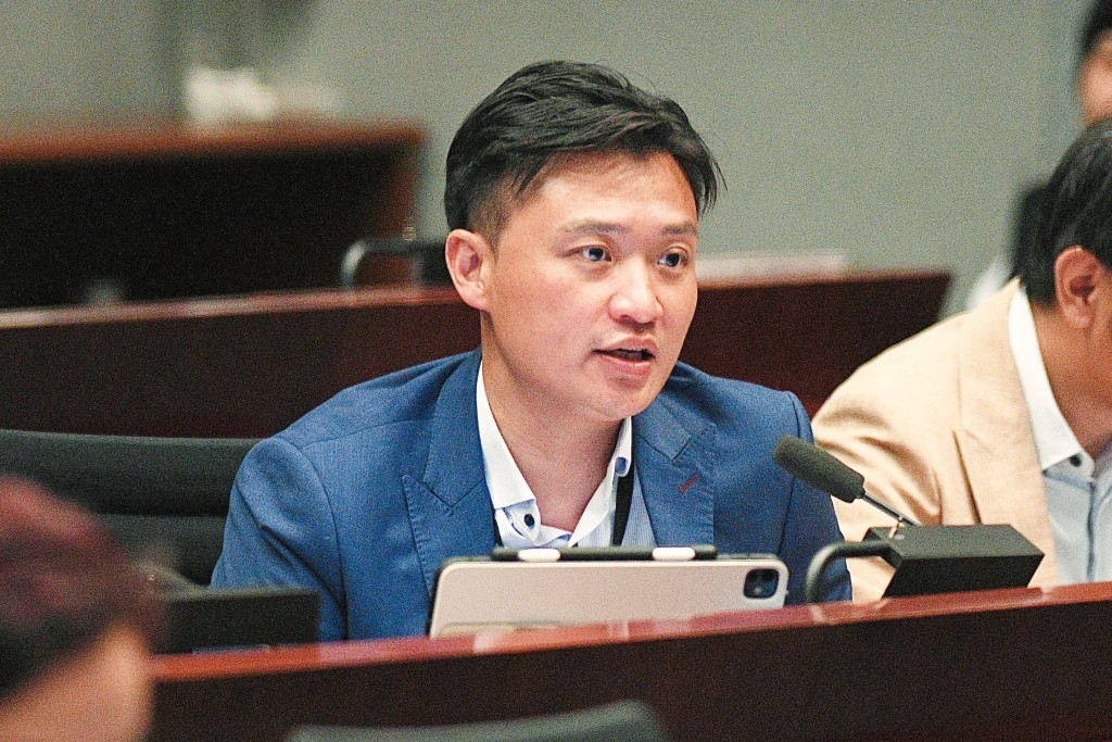 鄭泳舜積極研究如何向運動員提供更多支援。 鄭泳舜積極研究如何向運動員提供更多支援。