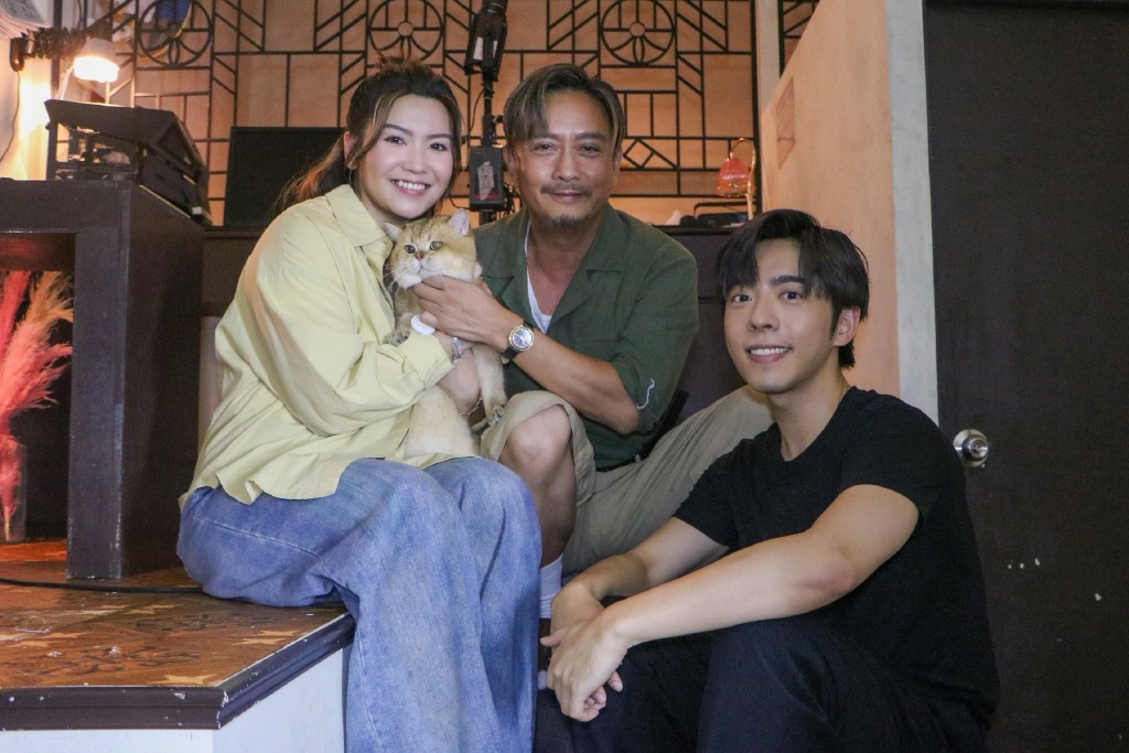 仔仔深得各人喜愛。 仔仔深得各人喜愛。