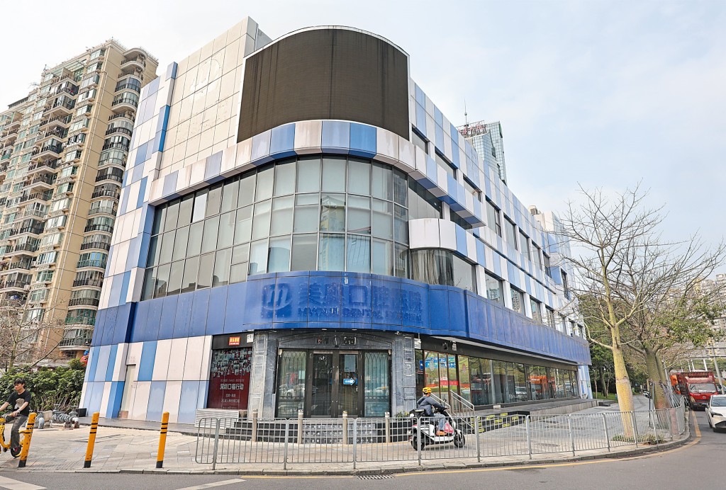 去年深圳有牙科集團倒閉。