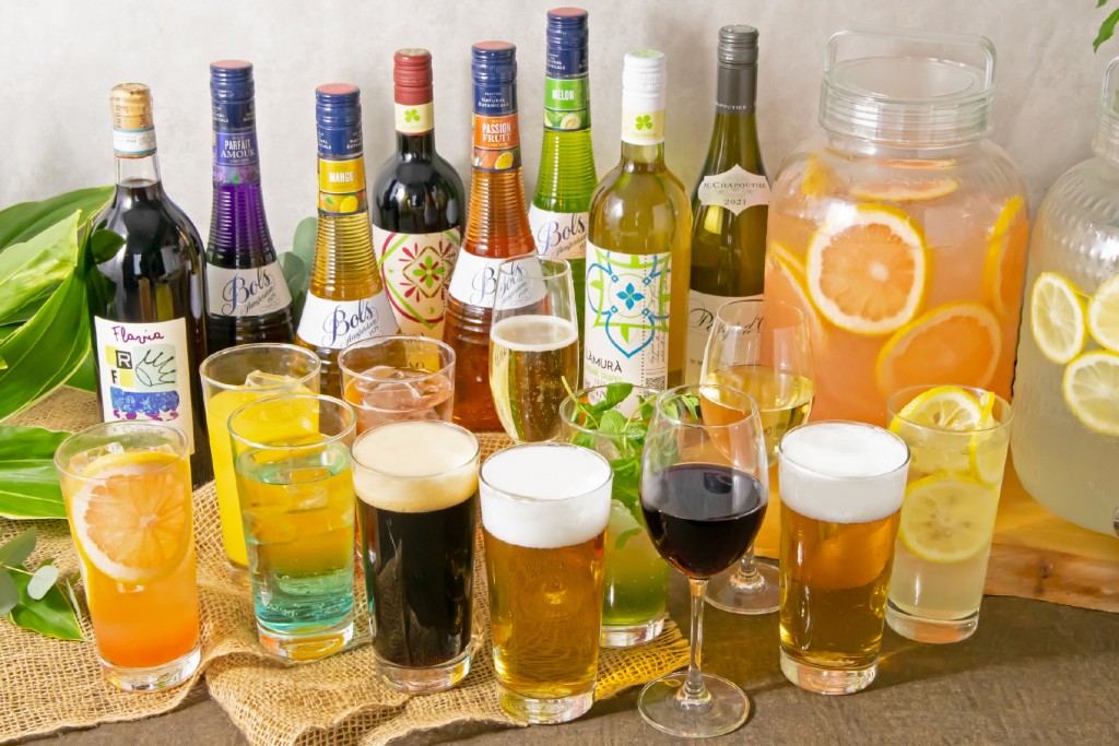 啤酒放題供應多達120款飲品,有各式雞尾酒、啤酒及無酒精飲品選擇。 啤酒放題供應多達120款飲品,有各式雞尾酒、啤酒及無酒精飲品選擇。