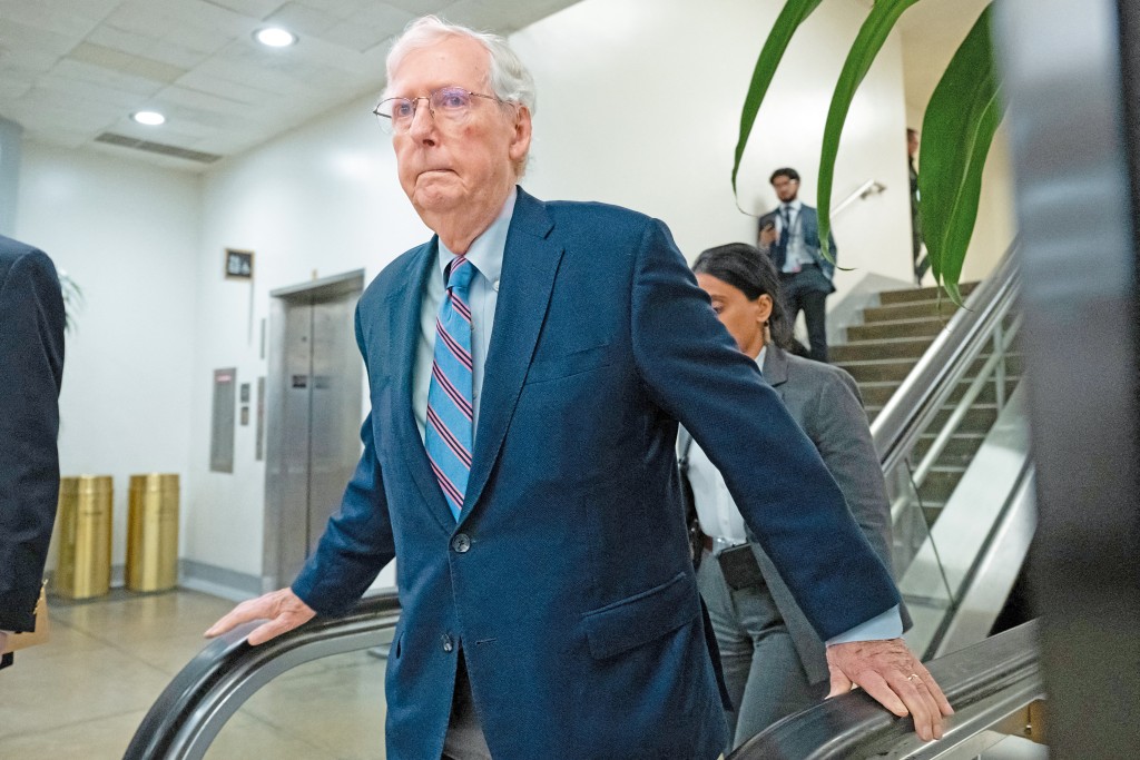 前美國參議院共和黨領袖麥康奈爾罕見地公開批評特朗普的經濟政策。