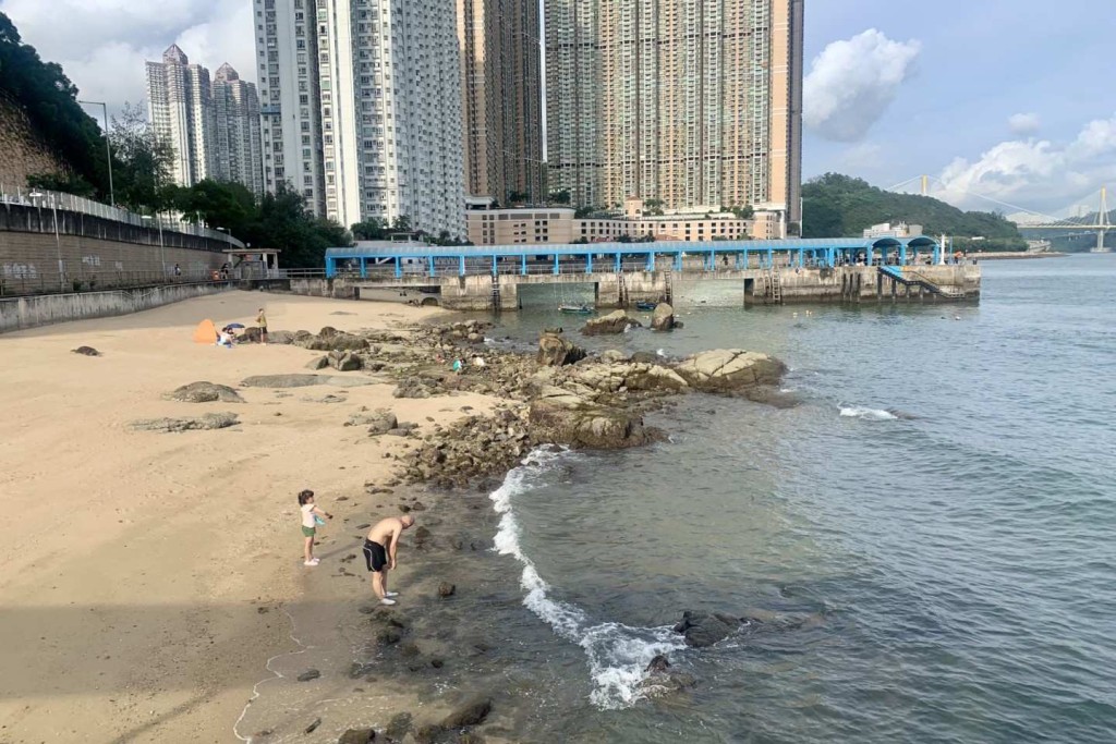 附近為釣魚灣泳灘。