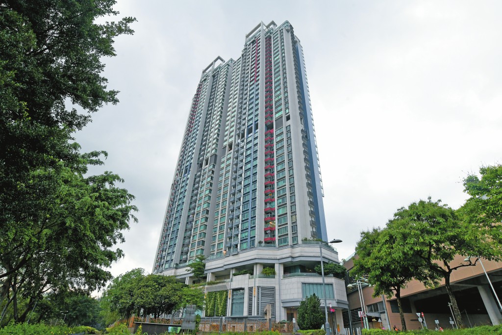 沙田溱岸八號一業主寧賠訂重售單位,最終賣貴一百萬元。 沙田溱岸八號一業主寧賠訂重售單位,最終賣貴一百萬元。