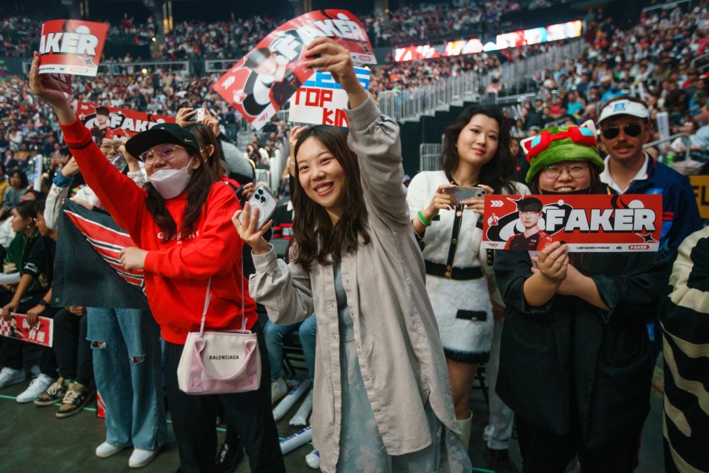 Faker雖然擁有大批女粉絲，但因專注電競，卻從未交過女友。