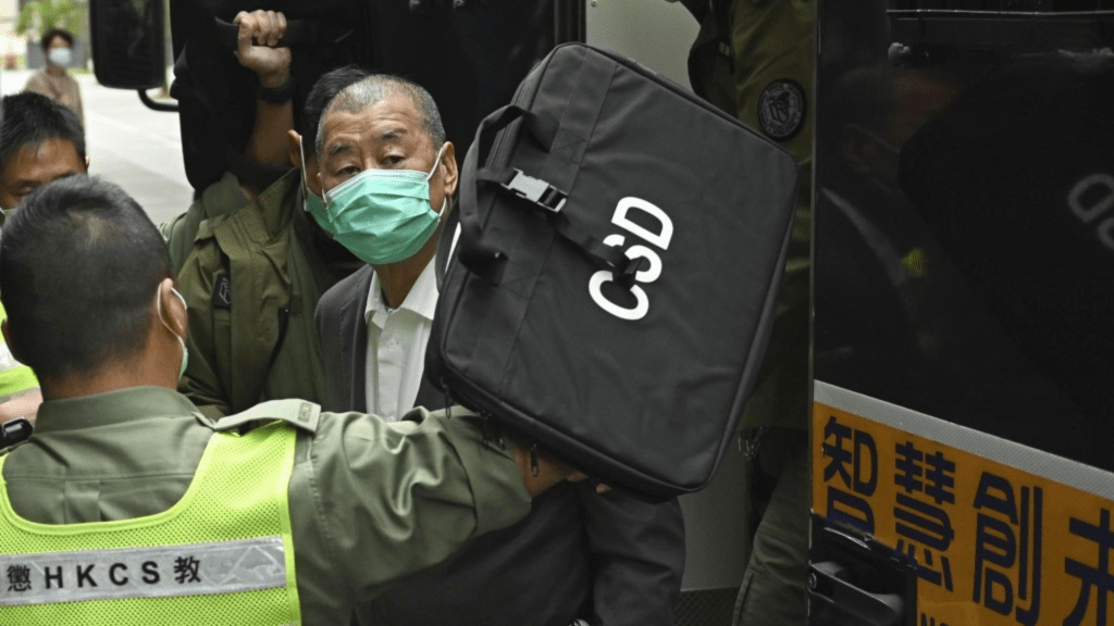 壹傳媒創辦人黎智英、《蘋果日報》三間相關公司連同6名《蘋果日報》高層等，共12名被告 ，被控「串謀勾結外國勢力」及「串謀發布煽動刊物」罪成，將於下周一（2月9日）判刑。