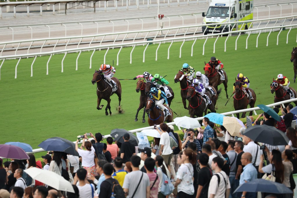 本地賽馬投注總額較上一年度升1.8%至1385億元 本地賽馬投注總額較上一年度升1.8%至1385億元