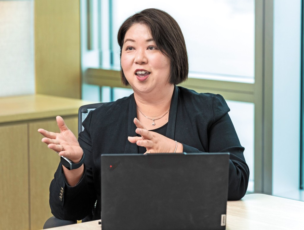 Debbie認為，成功累積豐厚強積金的案例，關鍵在於持續進行自願性供款以及主動管理資產配置，投資者應定期審視投資組合。
