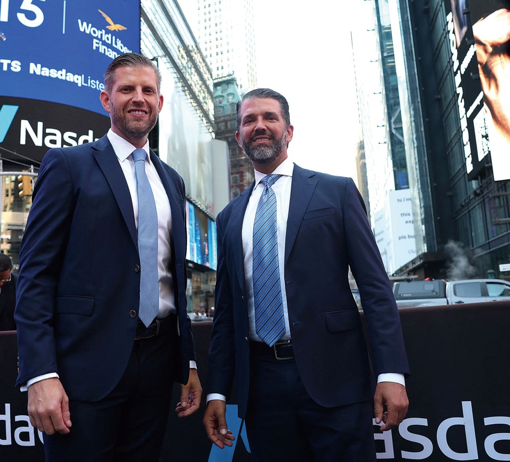 小唐納德（右）和艾力（左）過去一年已先後投資多間無人機相關企業。