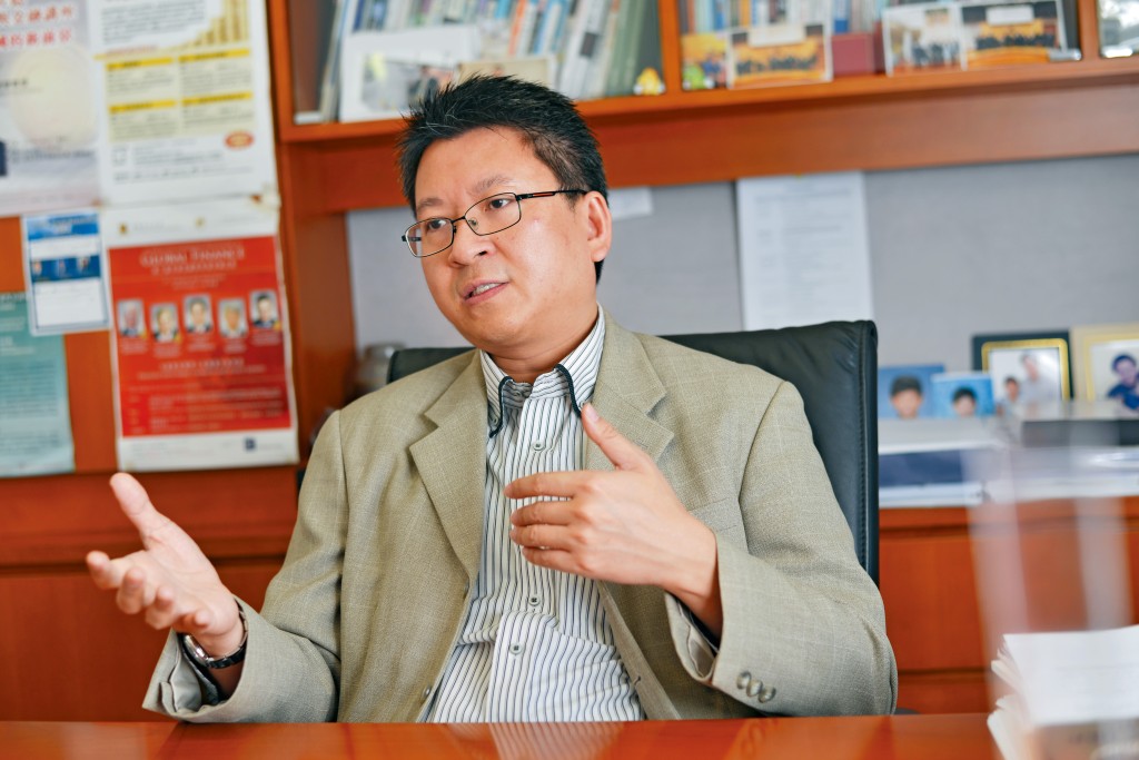 中大劉佐德全球經濟及金融研究所常務所長莊太量認為,內地電商燒錢攻港後,同樣要經營業績,保持盈利能力,不能長期維持低價,做蝕本生意。 中大劉佐德全球經濟及金融研究所常務所長莊太量認為,內地電商燒錢攻港後,同樣要經營業績,保持盈利能力,不能長期維持低價,做蝕本生意。