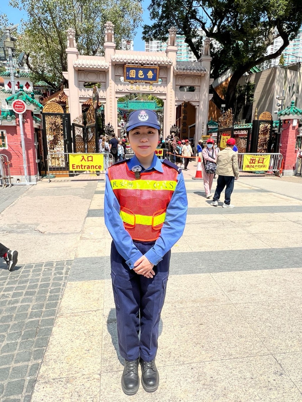 外孫女何妙珊指自己12歲便加入民安隊少年團,及後成為成人隊隊員。 外孫女何妙珊指自己12歲便加入民安隊少年團,及後成為成人隊隊員。