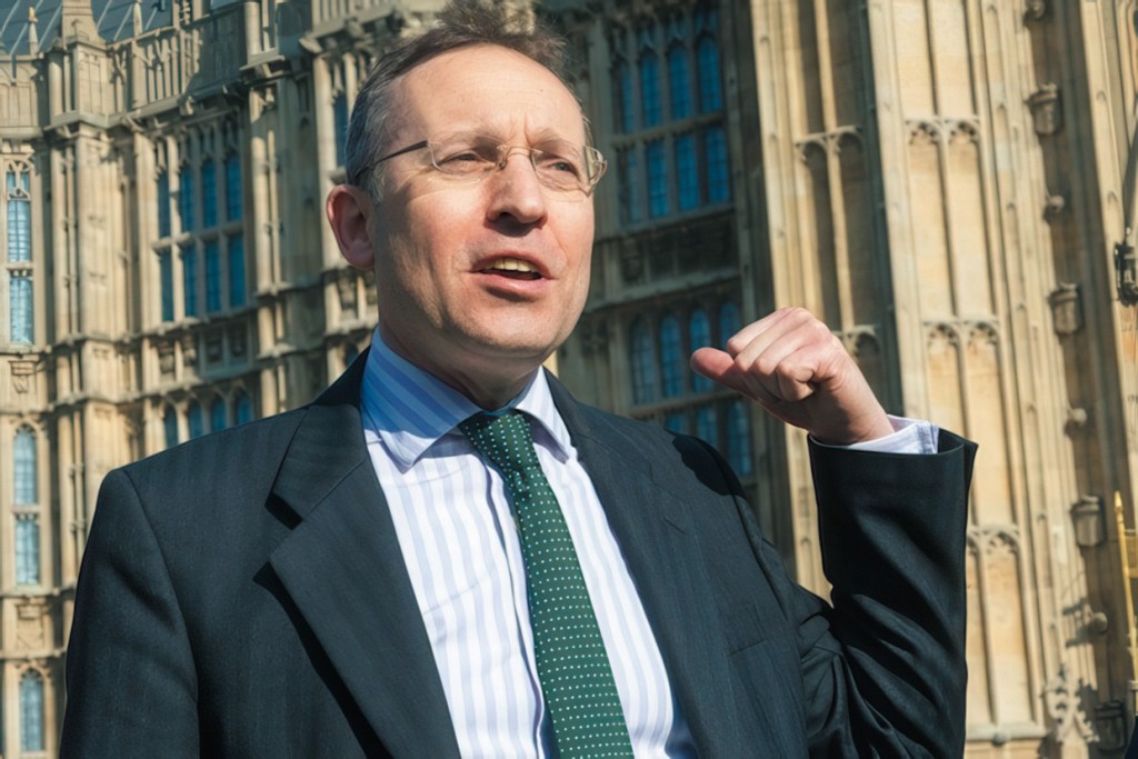 安迪．斯勞特怒斥，監獄安防已敲響警鐘，狠批負責部門監管不力。