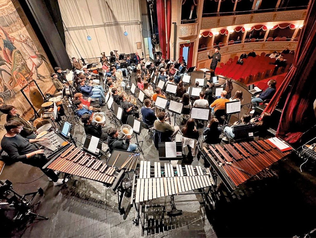 在Frederick Fennell Conducting Competition 中，葉育泉沉着應戰，憑藉扎實的指揮根柢、對音樂的豐富想像力及奏效的比賽策略奪獎。