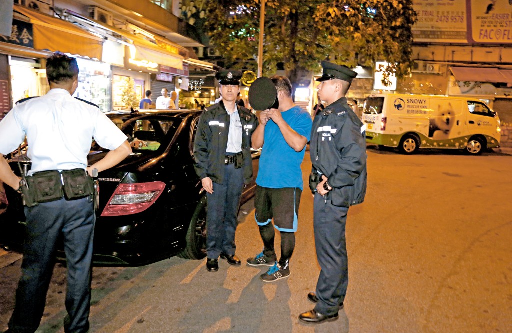 元朗一間寵物美容中心在一八年曾發現有人涉無牌從事獸醫被捕。