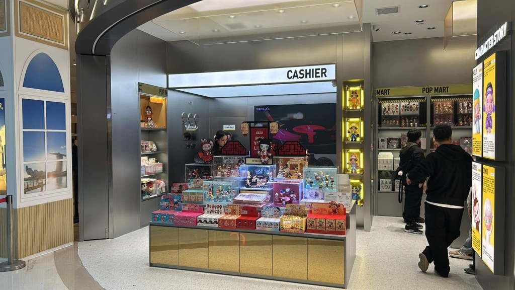 泡泡瑪特股價先升後回，仍受壓於200元水平。